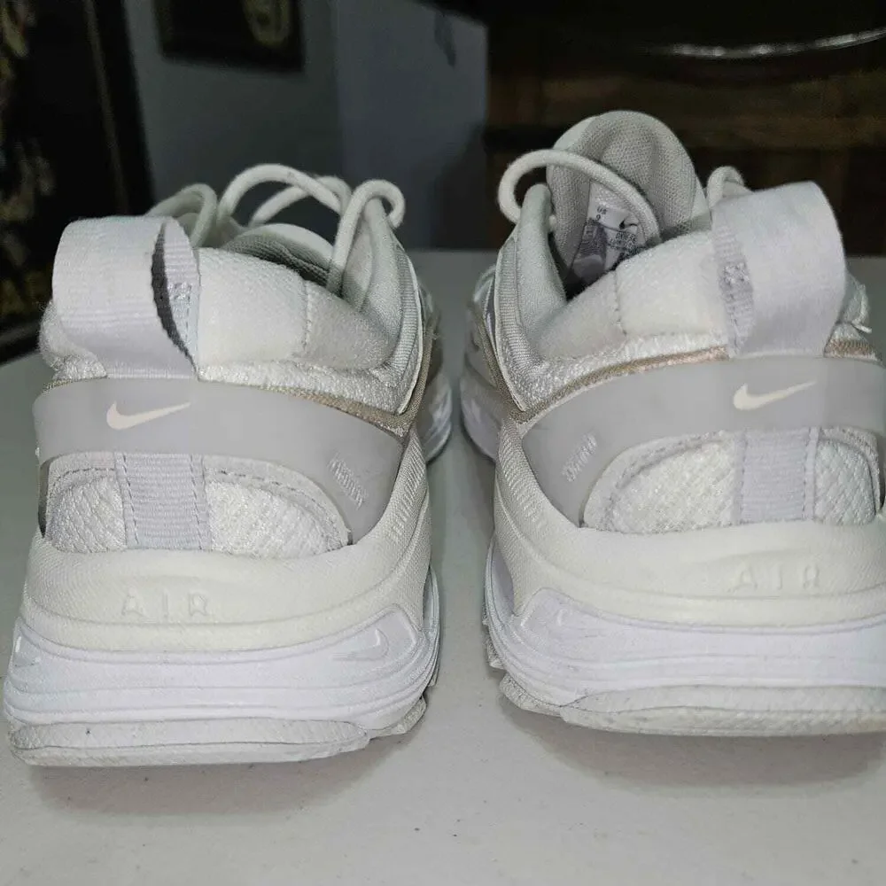 Woman's Nike air max bliss lx Summit White Size 9